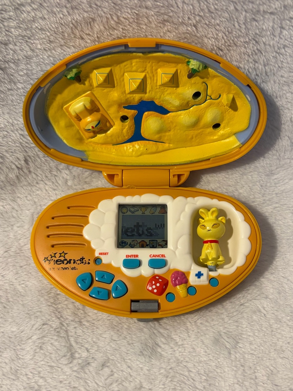 Pocket Neopets Aisha 2002 Virtual Pet